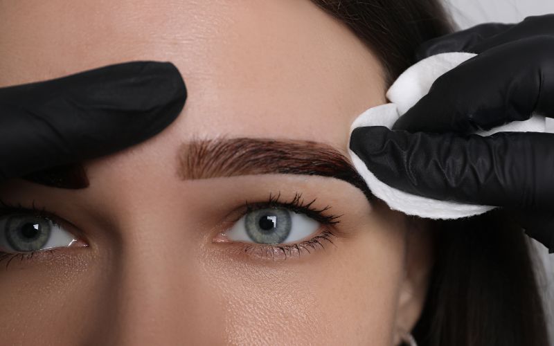 Hennabrows Het prachtige resultaat van Henna brows. Stralende natuurlijke wenkbrauwen