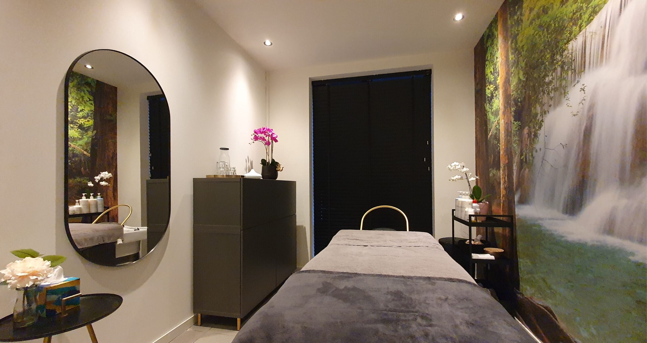 Gold and Glow salon Almere voorgevel