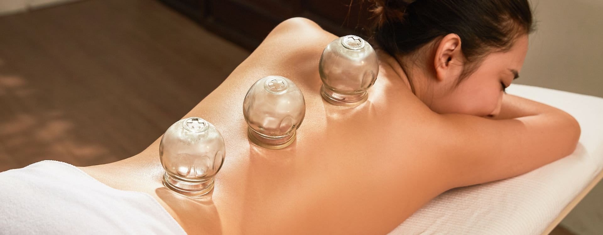 Cupping massage Almere bij Gold and Glow