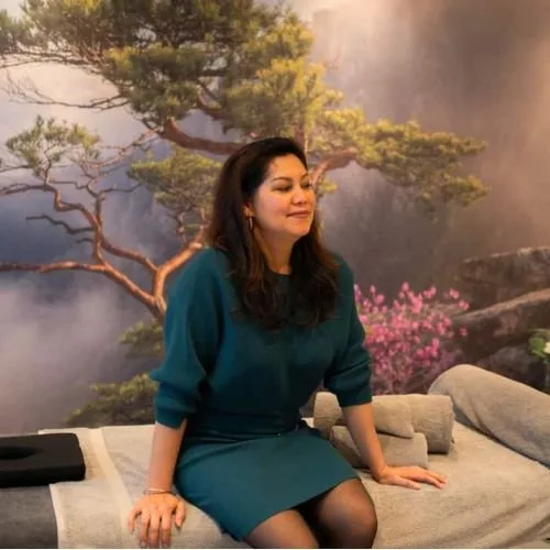 Chanjira – Eigenaresse van Gold and Glow Almere