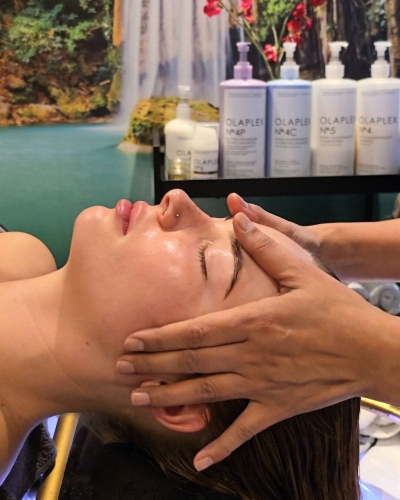 Gezichtsmassage bij Gold and Glow Almere